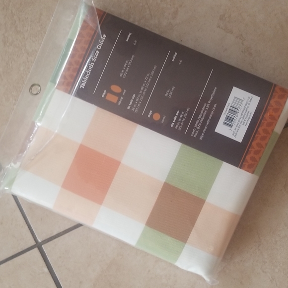 Vinyl tablecloth - Picture 8 of 9